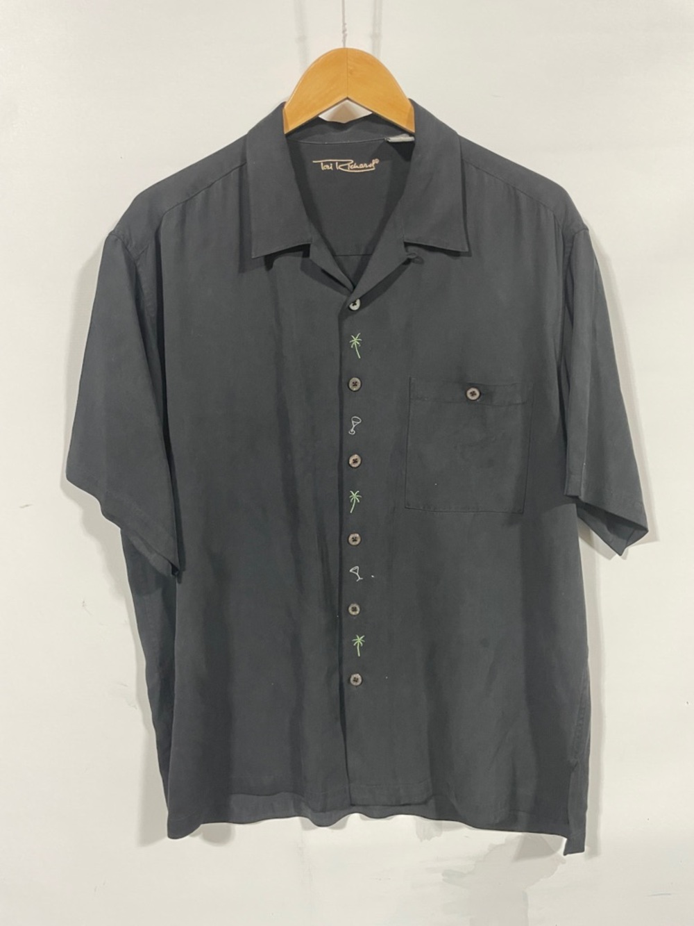 Tori Richard 100% silk Men's Black Short-Sleeve Button-Up Shirt with Embroidery